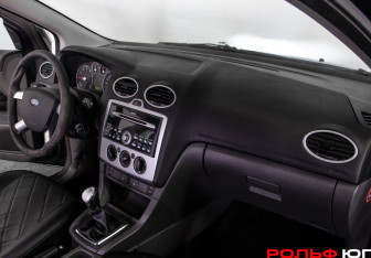 Подержанный автомобиль Ford Focus Sedan 2007 года (7 фото)