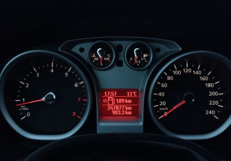 Подержанный автомобиль Ford Focus Hatchback 2011 года (12 фото)