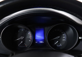 Подержанный автомобиль Toyota C-HR 2019 года (11 фото)