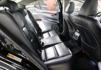 Подержанный автомобиль Lexus ES 2014 года (12 фото)