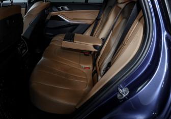 Подержанный автомобиль BMW X5 2020 года (10 фото)