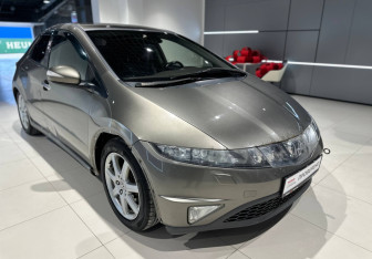 Подержанный автомобиль Honda Civic Hatchback 2007 года (2 фото)