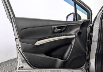 Подержанный автомобиль Suzuki SX4 Hatchback 2013 года (19 фото)