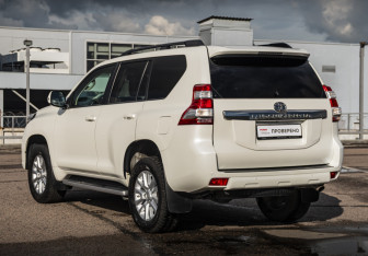 Подержанный автомобиль Toyota Land Cruiser Prado 2016 года (7 фото)