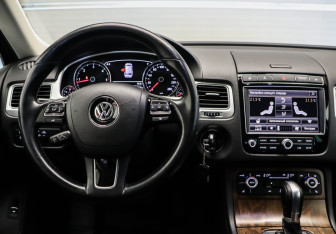 Подержанный автомобиль Volkswagen Touareg 2016 года (8 фото)
