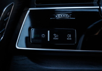 Подержанный автомобиль Audi Q8 2019 года (27 фото)