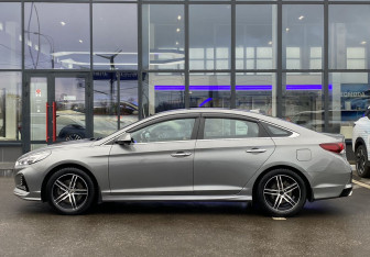 Подержанный автомобиль Hyundai Sonata 2018 года (8 фото)