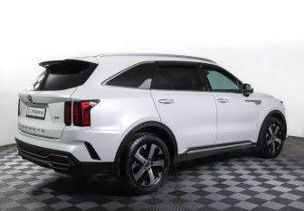 Подержанный автомобиль Kia Sorento 2021 года (5 фото)