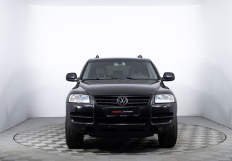 Подержанный автомобиль Volkswagen Touareg 2004 года (2 фото)