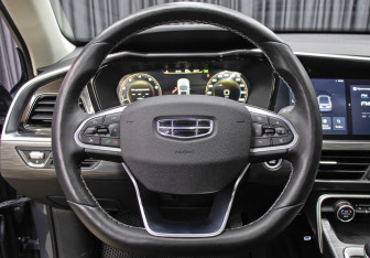 Подержанный автомобиль Geely Tugella 2023 года (17 фото)