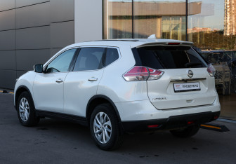 Подержанный автомобиль Nissan X-Trail 2017 года (7 фото)