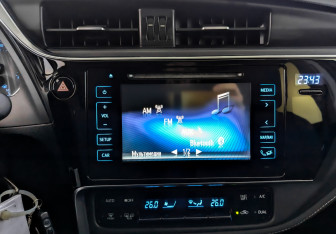 Подержанный автомобиль Toyota Corolla Sedan 2018 года (15 фото)