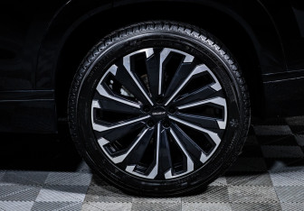 Подержанный автомобиль Jaecoo J8 2024 года (15 фото)