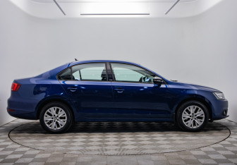 Подержанный автомобиль Volkswagen Jetta Sedan 2014 года (6 фото)