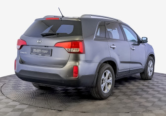 Подержанный автомобиль Kia Sorento 2014 года (5 фото)