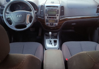 Подержанный автомобиль Hyundai Santa Fe 2010 года (10 фото)