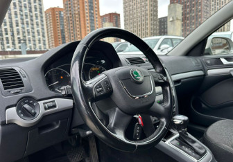Подержанный автомобиль Skoda Octavia Liftback 2011 года (7 фото)