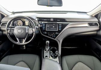 Подержанный автомобиль Toyota Camry Sedan 2019 года (14 фото)