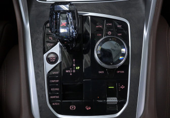 Подержанный автомобиль BMW X6 2020 года (18 фото)