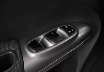 Подержанный автомобиль Nissan Juke 2013 года (8 фото)