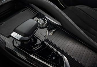 Подержанный автомобиль Geely Monjaro 2024 года (21 фото)