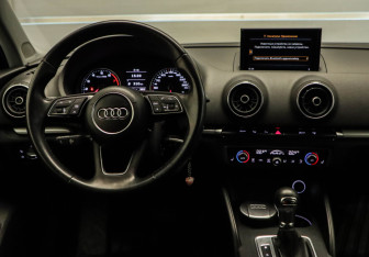 Подержанный автомобиль Audi A3 Sedan 2017 года (17 фото)