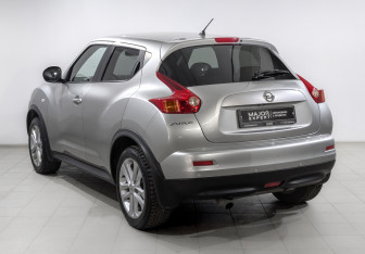 Подержанный автомобиль Nissan Juke 2012 года (7 фото)
