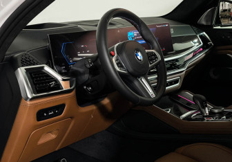 Подержанный автомобиль BMW X5 M 2024 года (9 фото)
