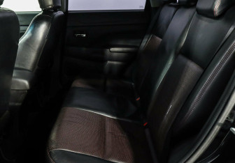 Подержанный автомобиль Mitsubishi ASX 2013 года (10 фото)