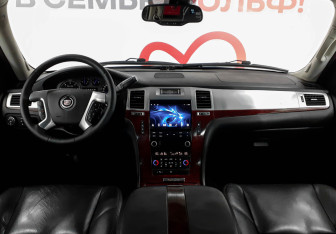 Подержанный автомобиль Cadillac Escalade Suv 2008 года (8 фото)