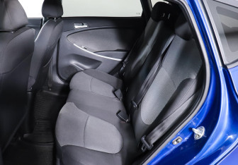 Подержанный автомобиль Hyundai Solaris Hatchback 2012 года (15 фото)