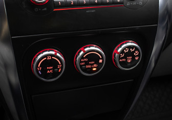Подержанный автомобиль Suzuki SX4 Hatchback 2008 года (18 фото)