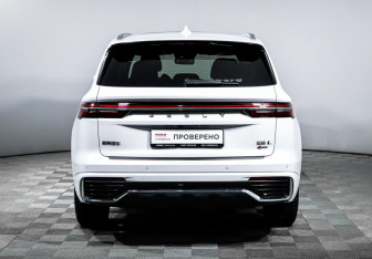 Подержанный автомобиль Geely Monjaro 2024 года (6 фото)