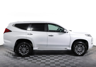 Подержанный автомобиль Mitsubishi Pajero Sport 2020 года (4 фото)