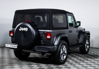 Подержанный автомобиль Jeep Wrangler 2021 года (5 фото)