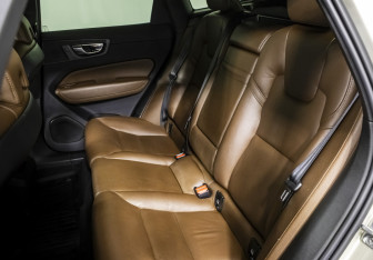 Подержанный автомобиль Volvo XC60 2021 года (15 фото)