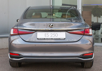 Новый Lexus ES 2025 (15 фото)