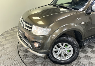 Подержанный автомобиль Mitsubishi Pajero Sport 2013 года (26 фото)