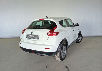 Подержанный автомобиль Nissan Juke 2014 года (6 фото)