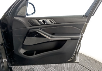 Подержанный автомобиль BMW X5 2024 года (28 фото)