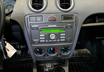 Подержанный автомобиль Ford Fusion 2010 года (15 фото)