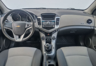 Подержанный автомобиль Chevrolet Cruze Sedan 2010 года (12 фото)