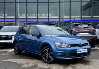 Подержанный автомобиль Volkswagen Golf Hatchback 2014 года (3 фото)