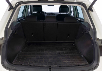 Подержанный автомобиль Volkswagen Tiguan 2018 года (10 фото)