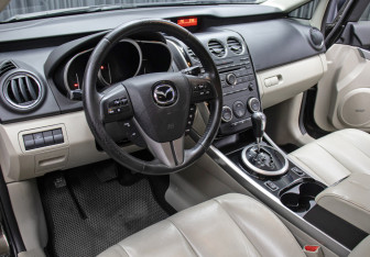 Подержанный автомобиль Mazda CX-7 2011 года (14 фото)