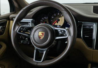 Подержанный автомобиль Porsche Macan 2017 года (14 фото)