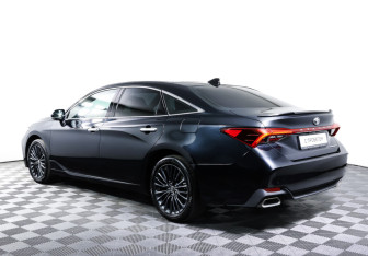Подержанный автомобиль Toyota Avalon 2022 года (7 фото)