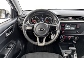 Подержанный автомобиль Kia Rio Sedan 2021 года (20 фото)
