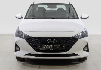Подержанный автомобиль Hyundai Solaris Sedan 2022 года (2 фото)