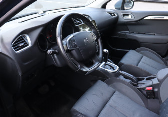Подержанный автомобиль Citroen C4 Hatchback 2013 года (7 фото)